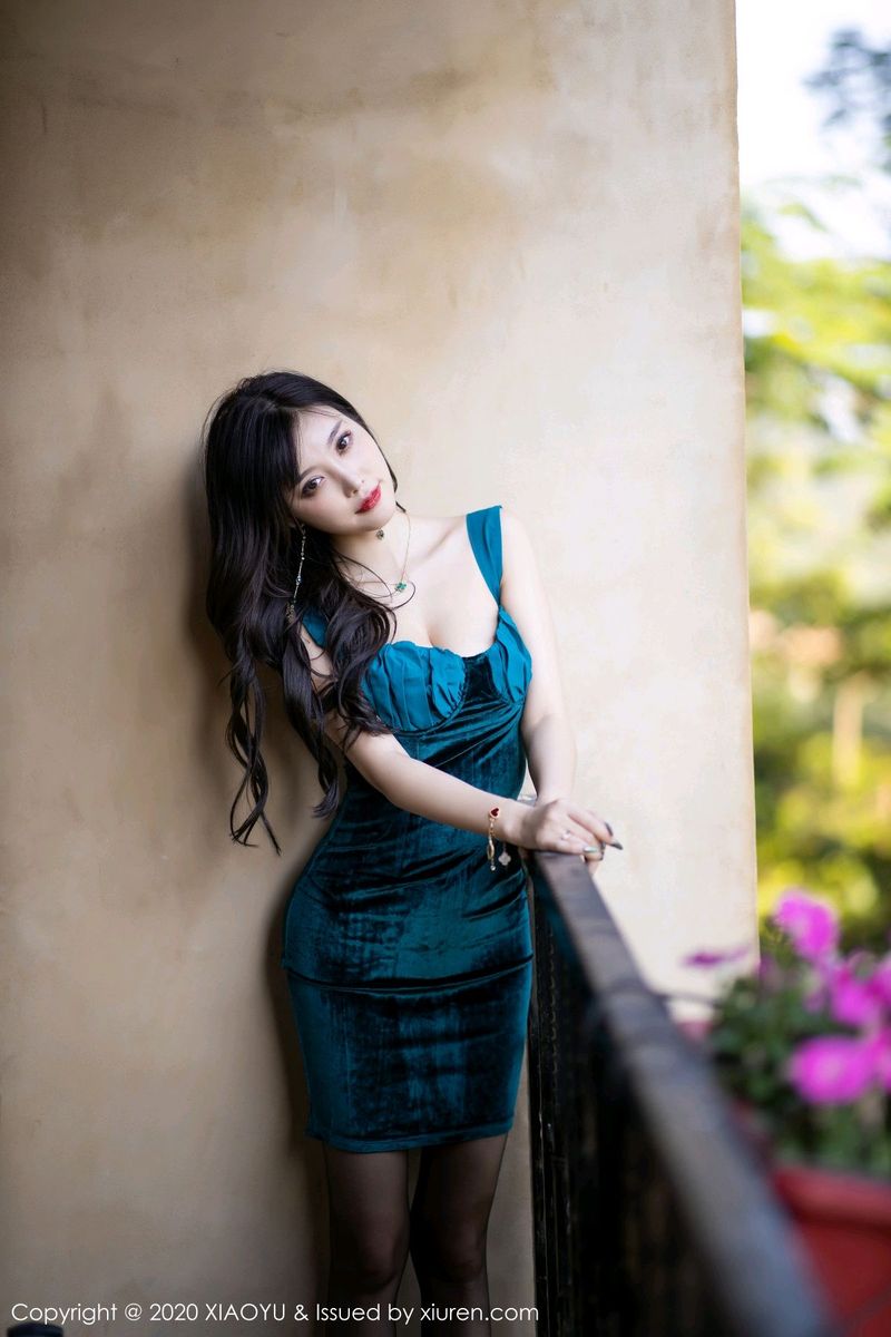 性感女神杨晨晨sugar黑丝美腿绿色长裙魅惑写真