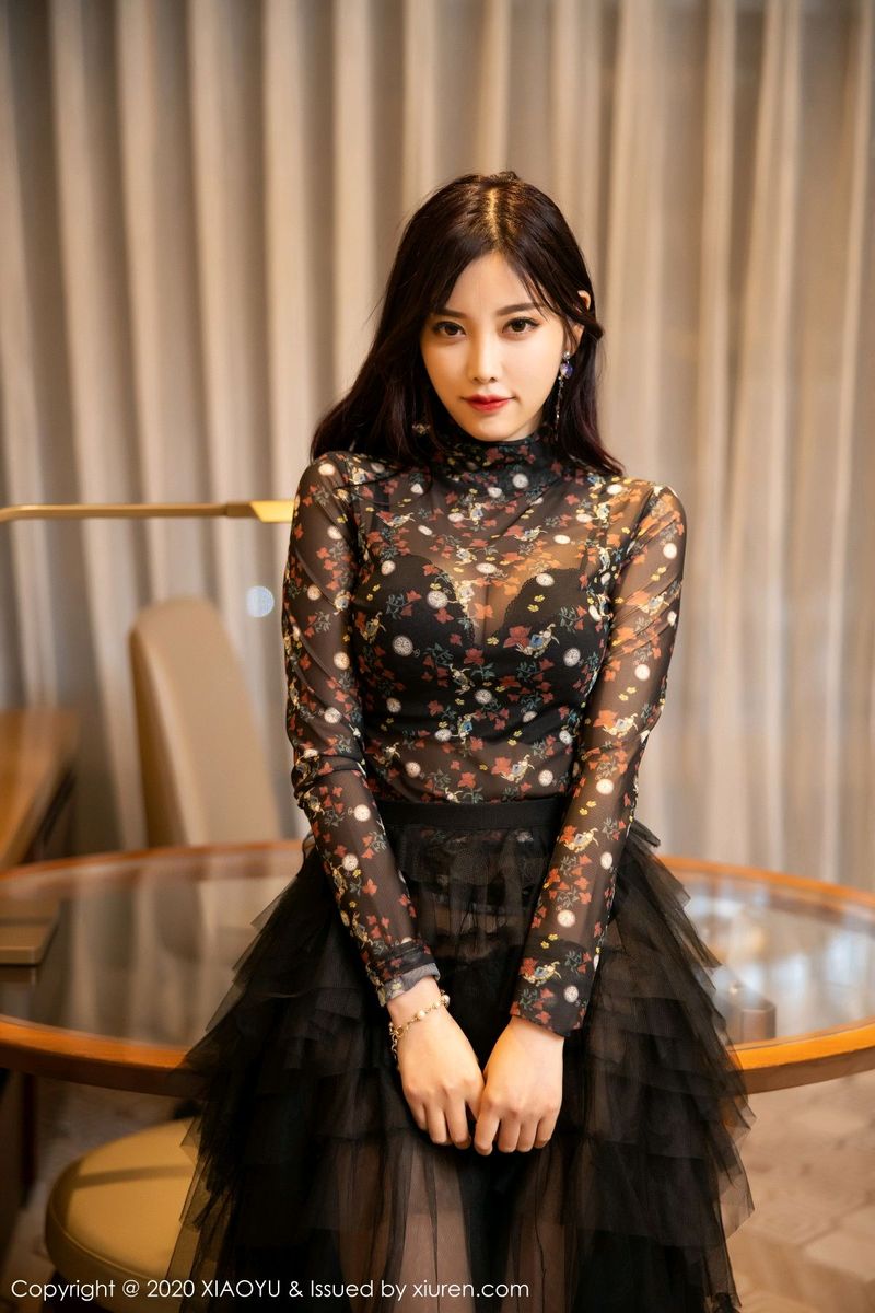 性感女神杨晨晨sugar丝袜美腿黑色吊裙澳门旅拍