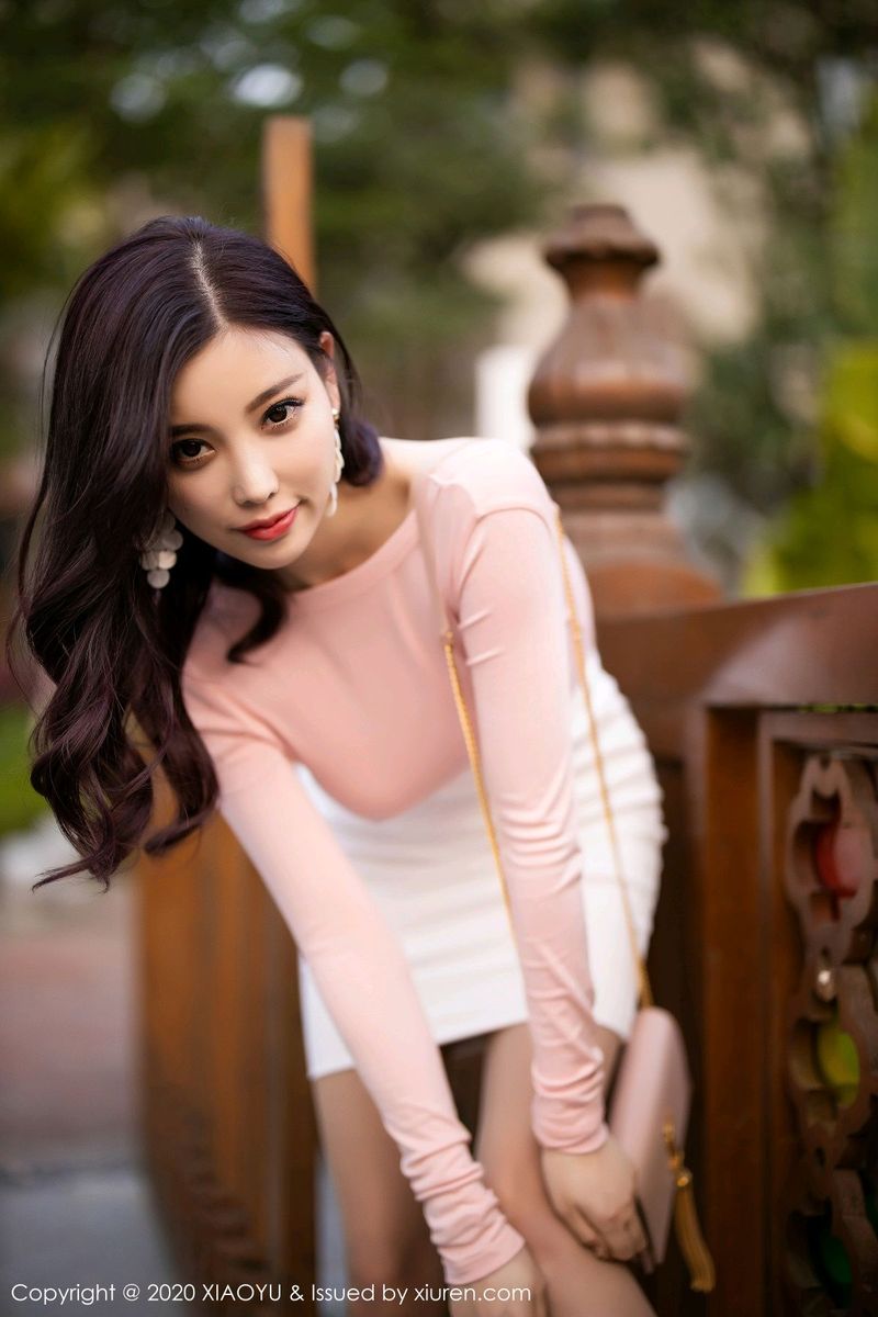 性感女神杨晨晨sugar白色短裙丝袜美腿迷人套图