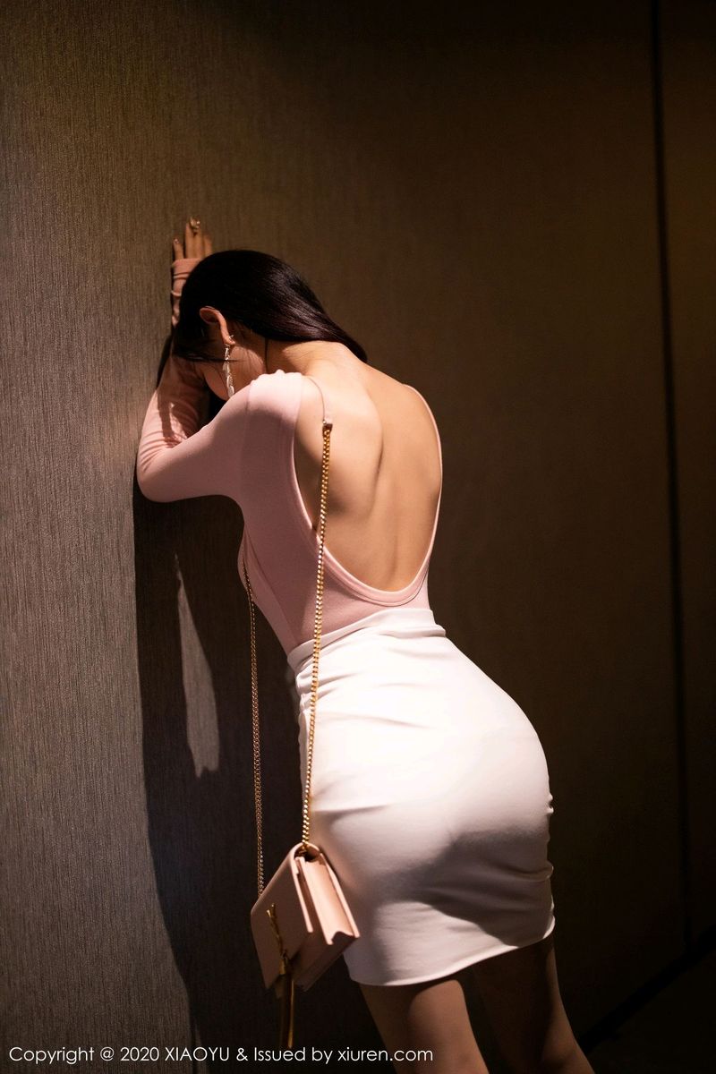 性感女神杨晨晨sugar白色短裙丝袜美腿迷人套图