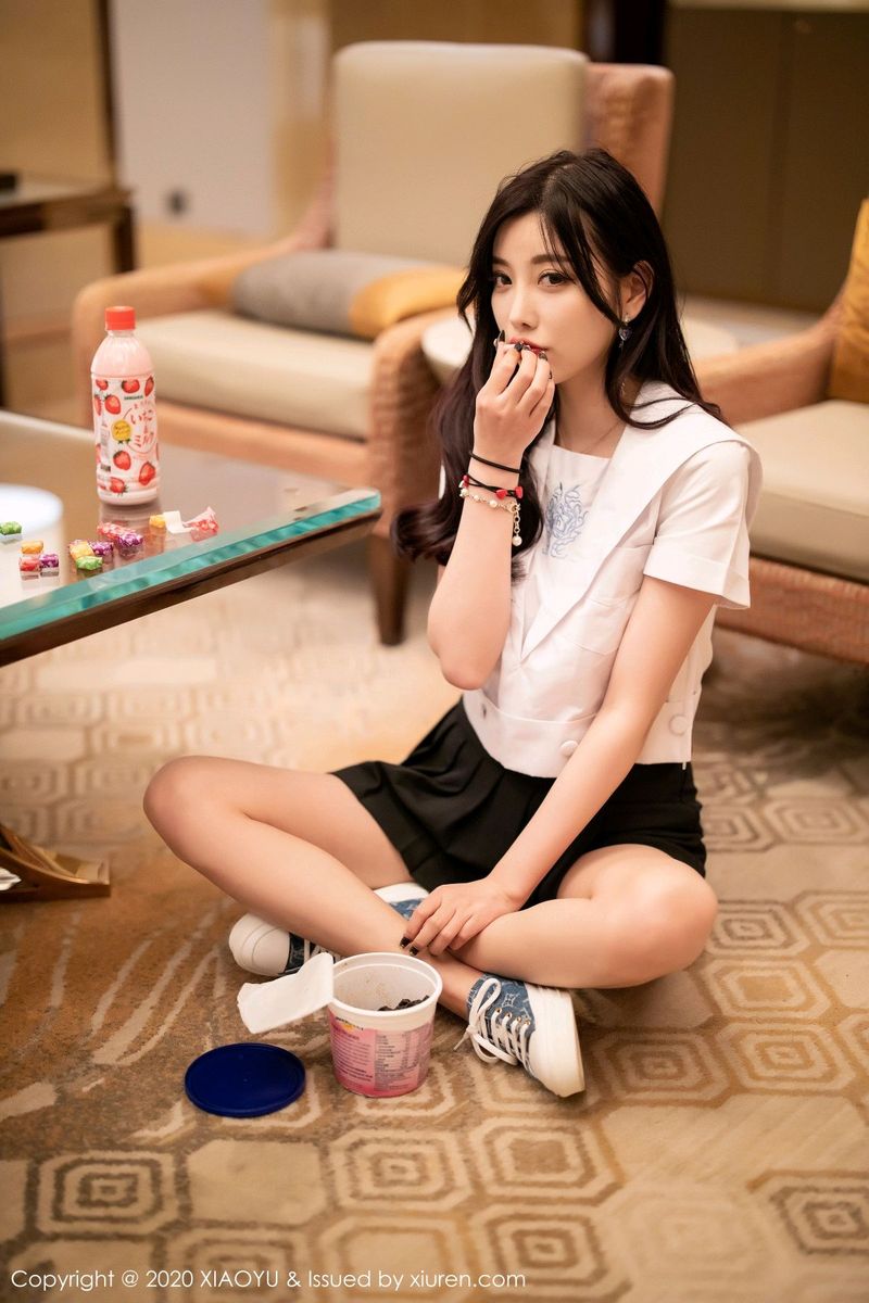 性感女神杨晨晨sugar修长美腿JK制服澳门旅拍