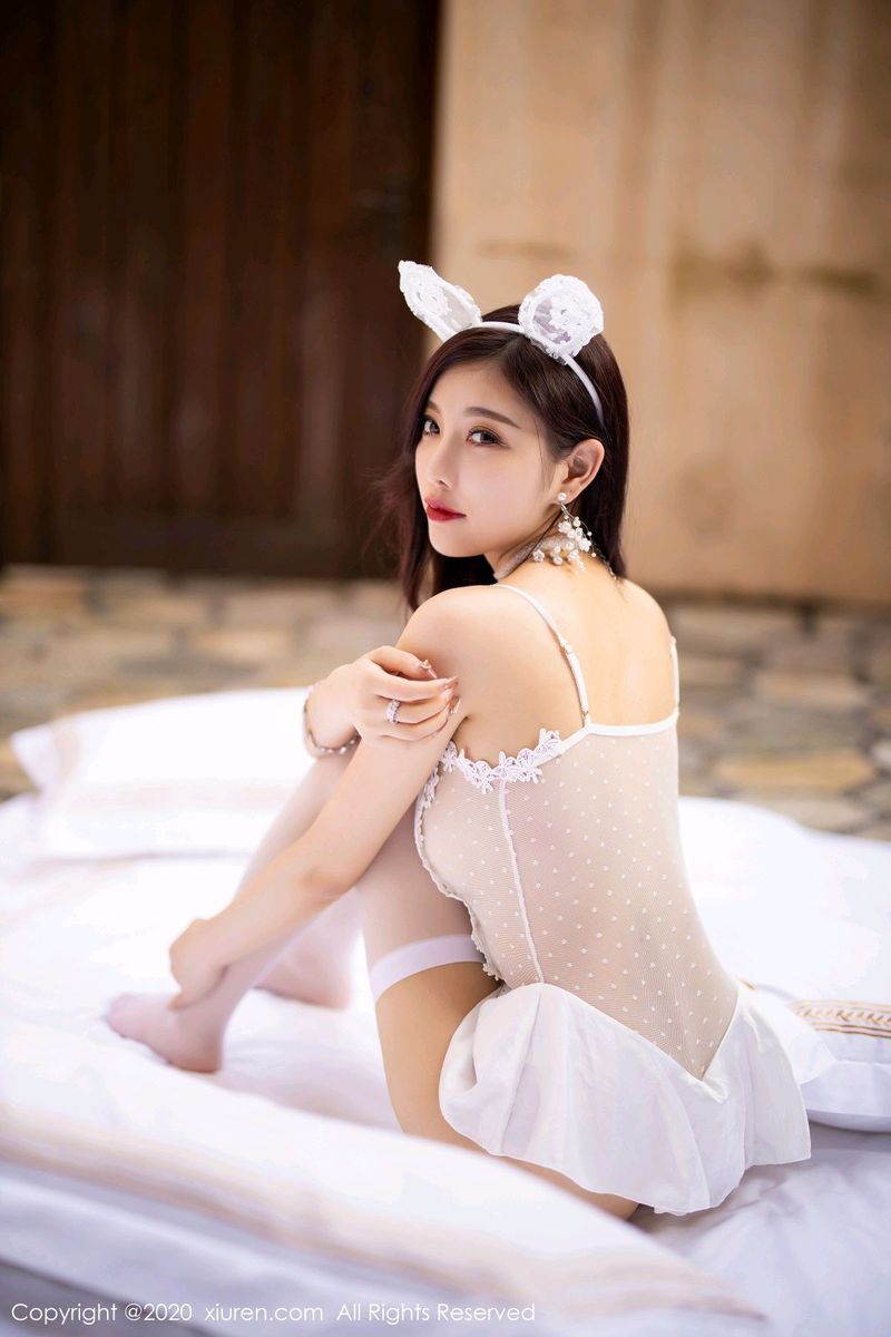 性感女神杨晨晨sugar镂空吊裙丝袜美腿风情写真