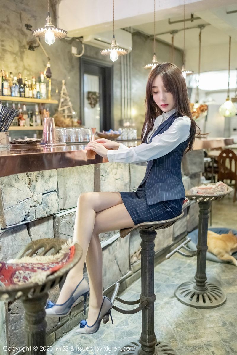 美女模特九月生西餐厅服务生制服内衣诱惑套图