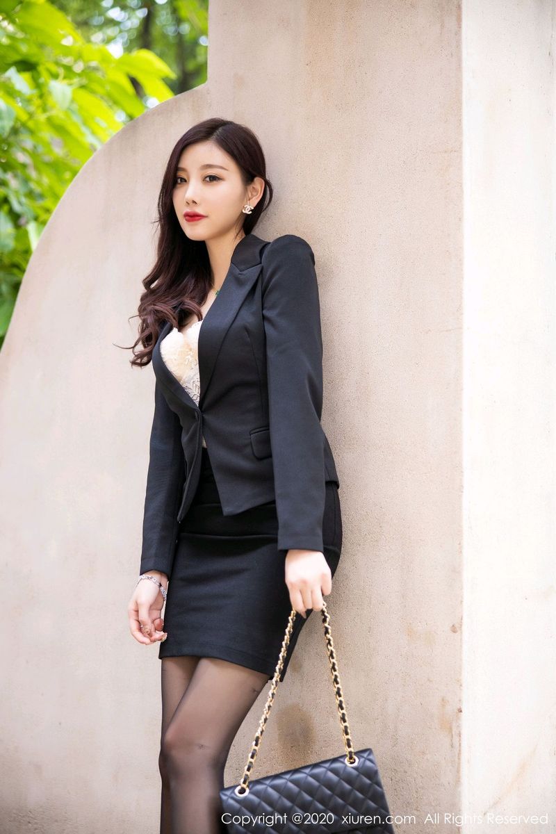 性感女神杨晨晨sugar黑丝美腿职场OL万种风情写真
