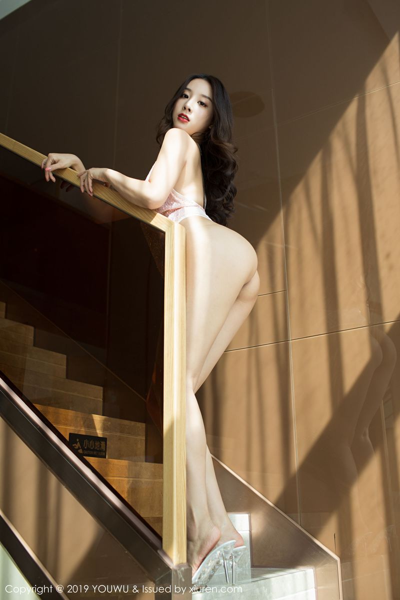 美女模特筱慧紧身牛仔裤+美臀诱惑私房写真