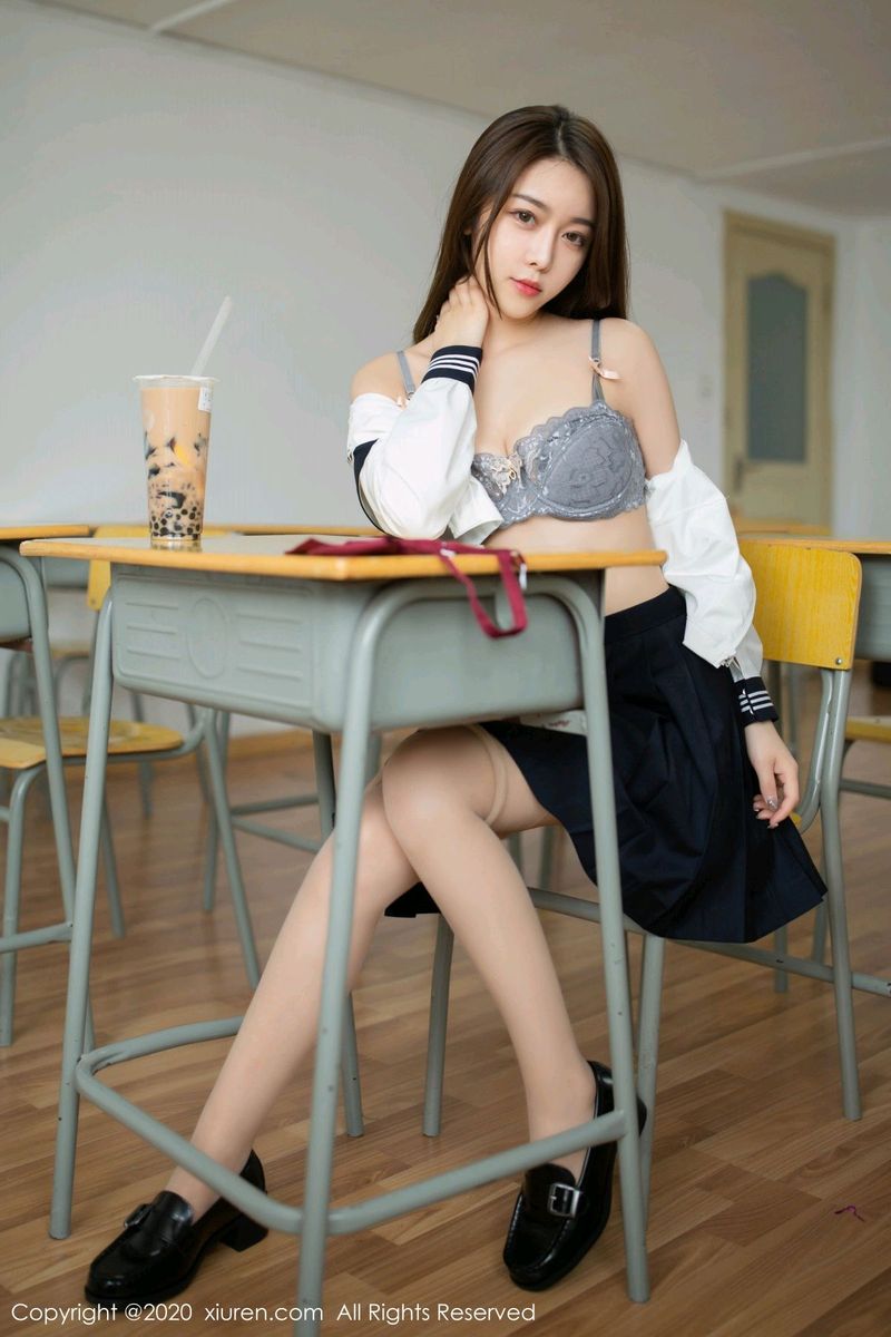 美女模特夏诗雯Sally丝袜美腿校服装内衣诱惑写真