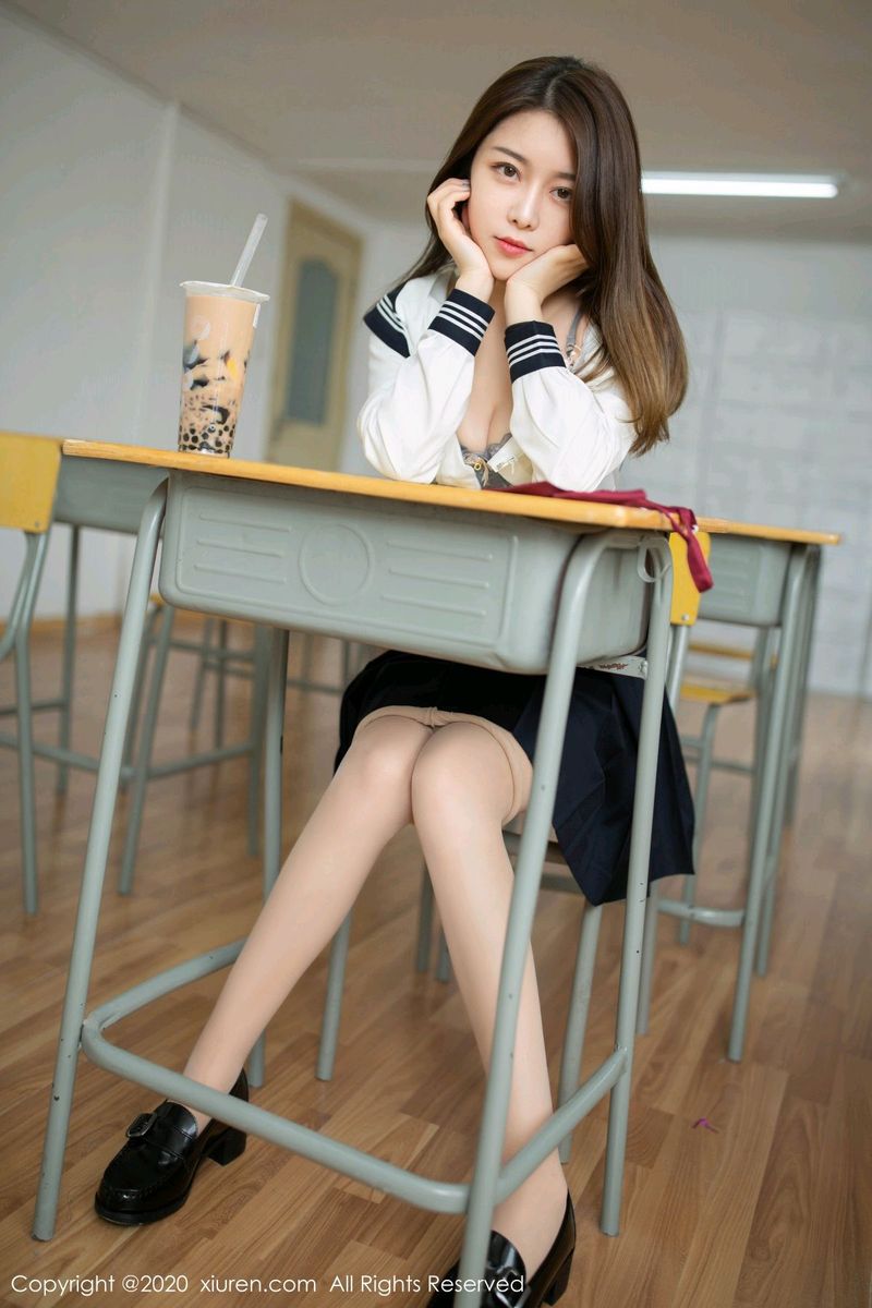 美女模特夏诗雯Sally丝袜美腿校服装内衣诱惑写真