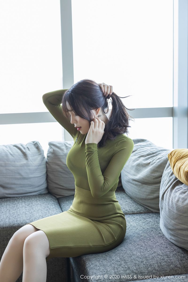 性感女神芝芝Booty镂空内衣与朦胧丝袜系列诱人写真