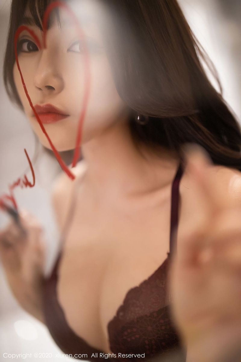性感女神芝芝Booty鲜红内衣与魅惑黑丝浴室写真