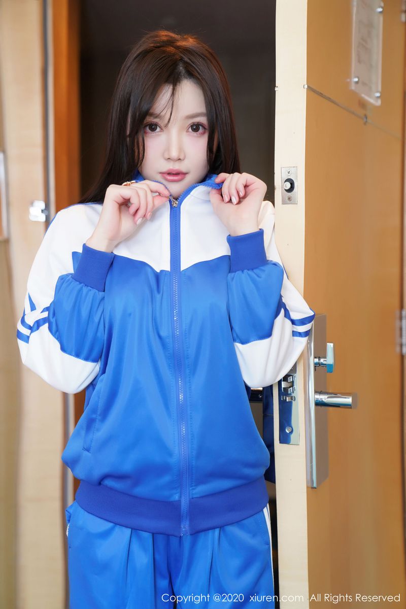 性感女神糯美子Mini清纯校服镂空内衣魅惑写真