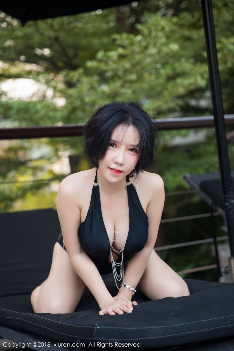 新人模特沈欢欣黑色性感泳装首套魅惑写真