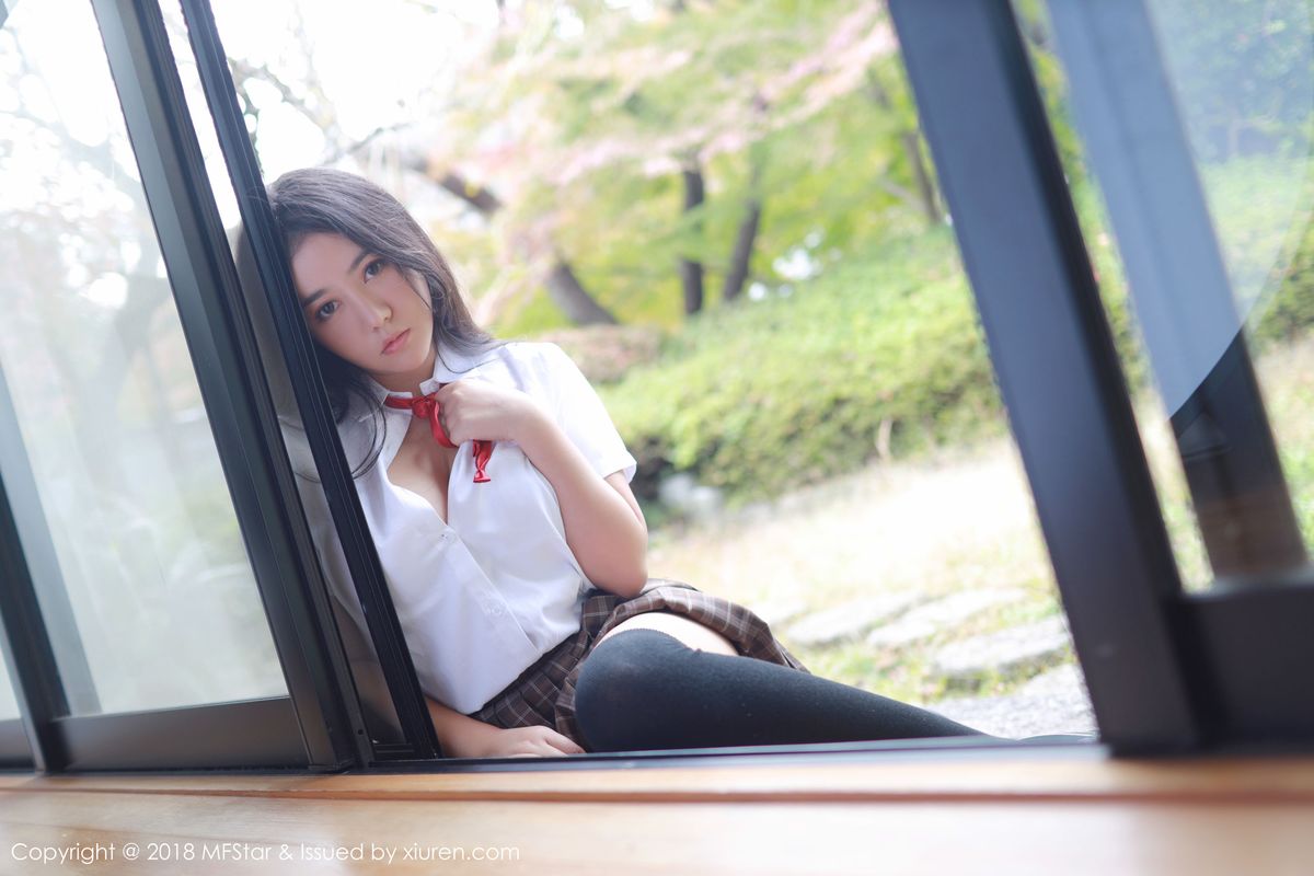 美女模特Manuela玛鲁娜学生妹制服系列日本旅拍