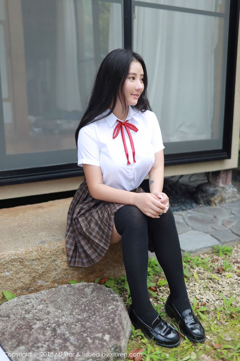 美女模特Manuela玛鲁娜学生妹制服系列日本旅拍