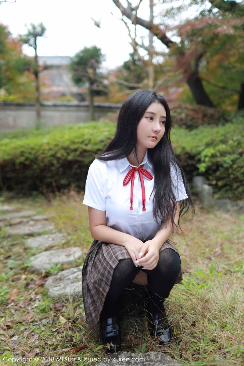 美女模特Manuela玛鲁娜学生妹制服系列日本旅拍