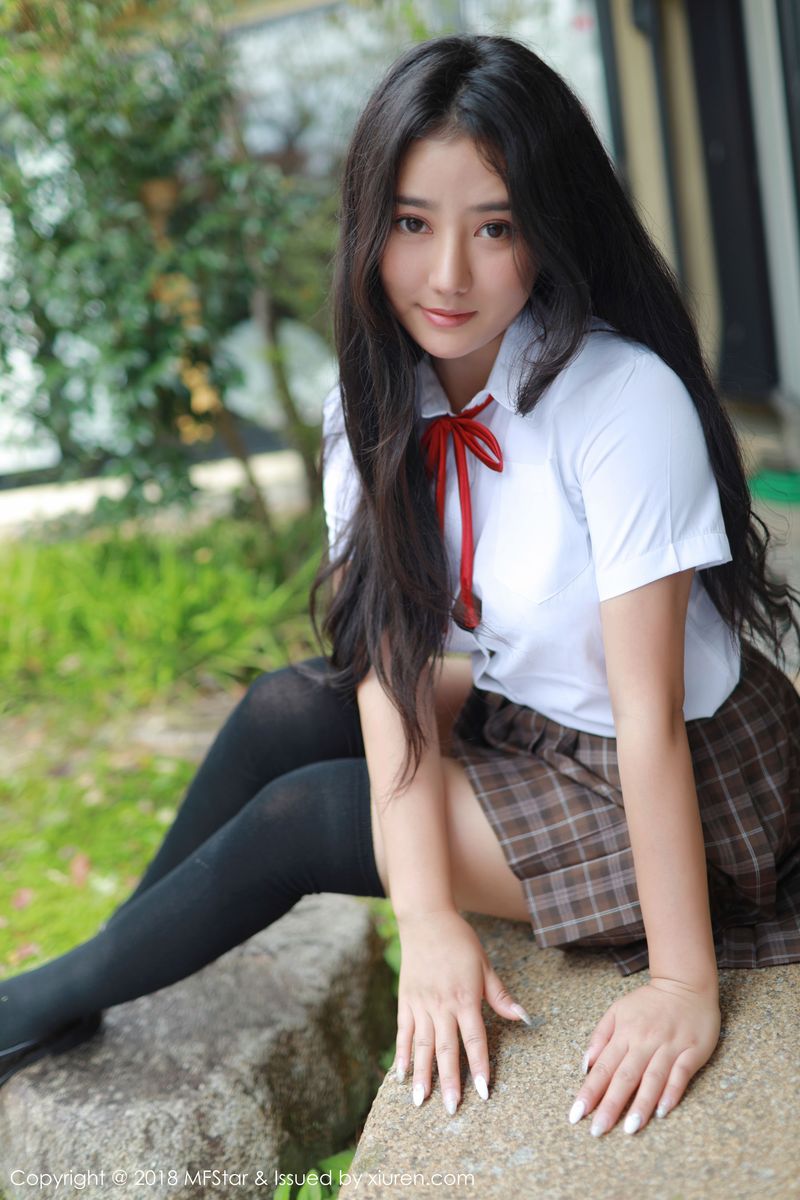 美女模特Manuela玛鲁娜学生妹制服系列日本旅拍