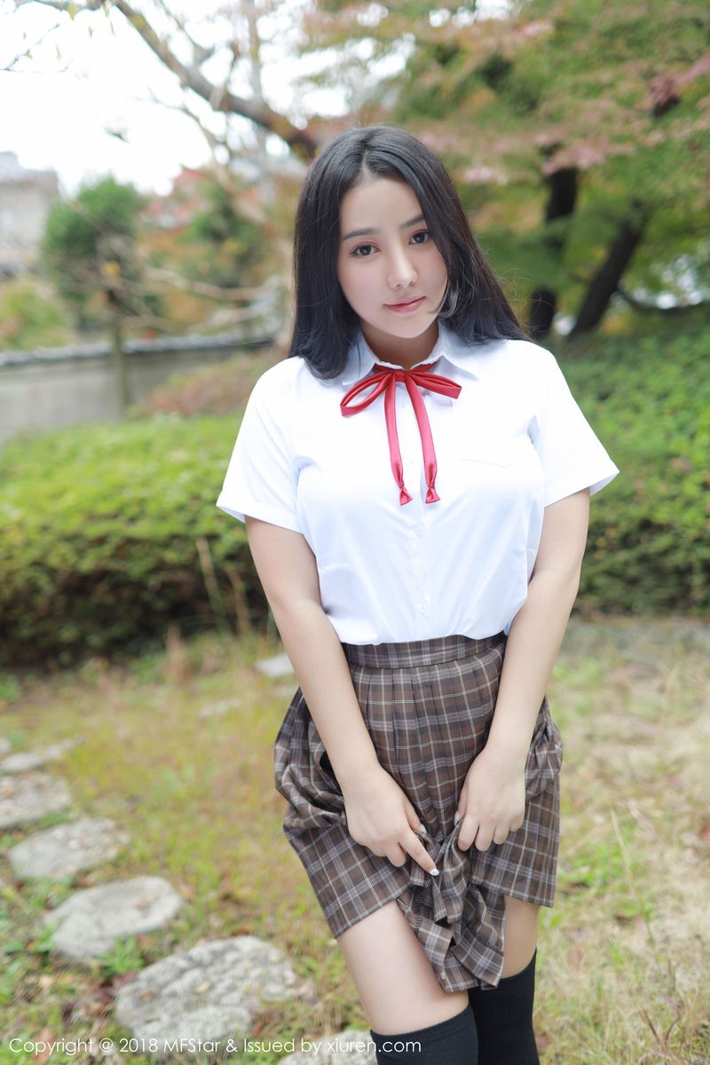 美女模特Manuela玛鲁娜学生妹制服系列日本旅拍