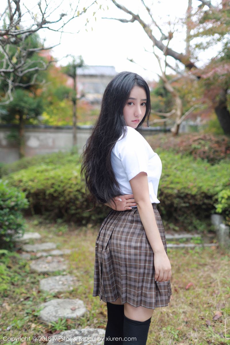 美女模特Manuela玛鲁娜学生妹制服系列日本旅拍