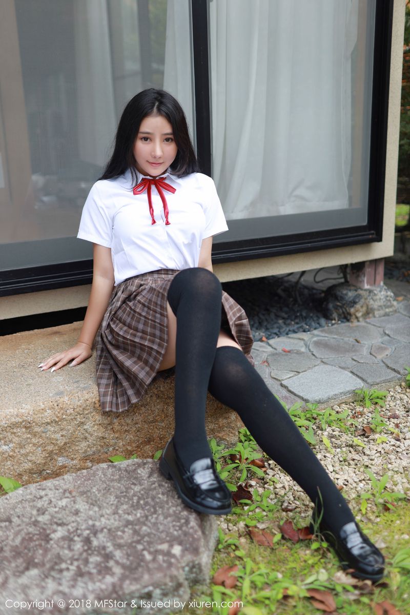 美女模特Manuela玛鲁娜学生妹制服系列日本旅拍