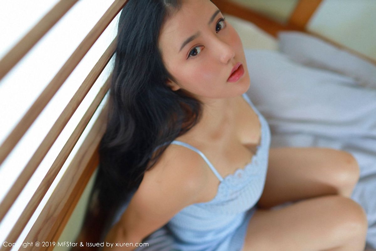 性感女神Manuela玛鲁娜美臀诱惑日本旅拍