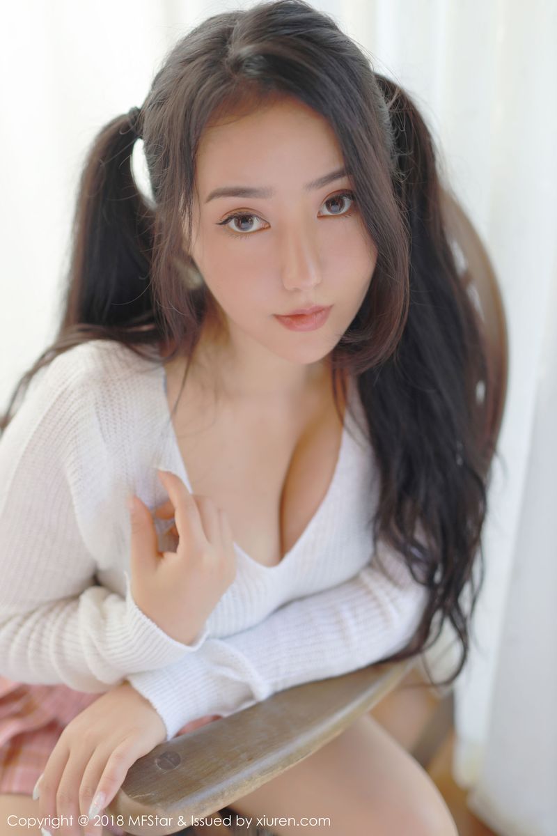 性感女神Manuela玛鲁娜眼睛OL+美臀诱惑日本旅拍