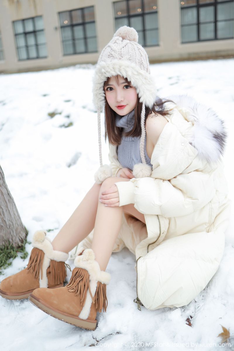 美女模特恩率babe性感开背毛衣系列北海道旅拍