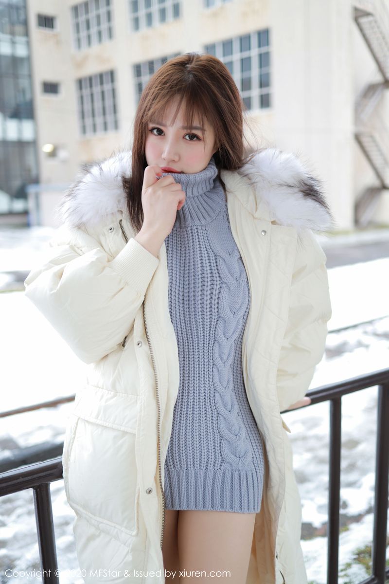 美女模特恩率babe性感开背毛衣系列北海道旅拍