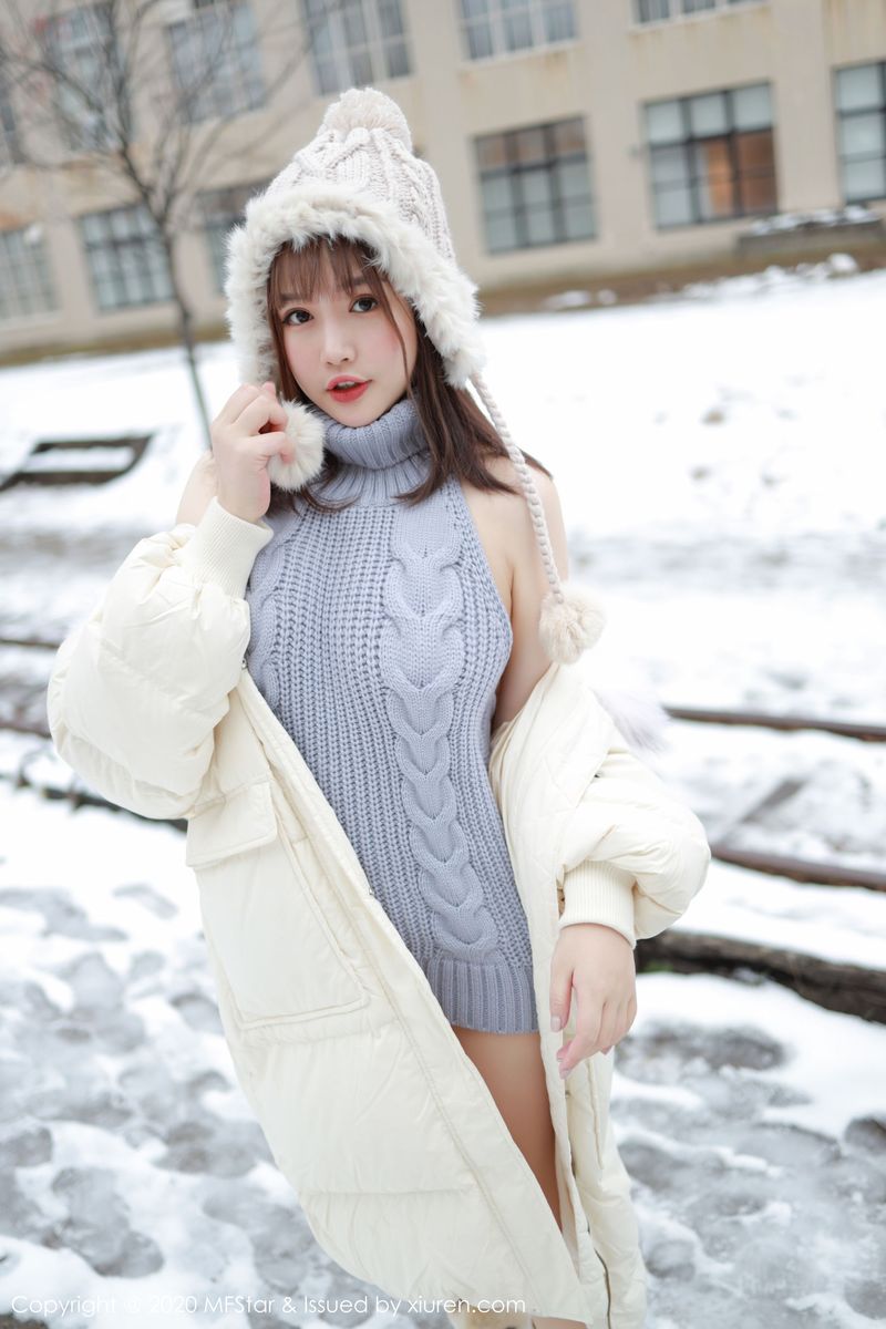 美女模特恩率babe性感开背毛衣系列北海道旅拍
