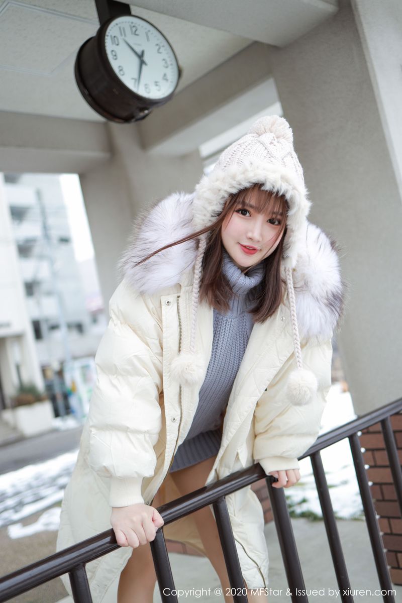美女模特恩率babe性感开背毛衣系列北海道旅拍