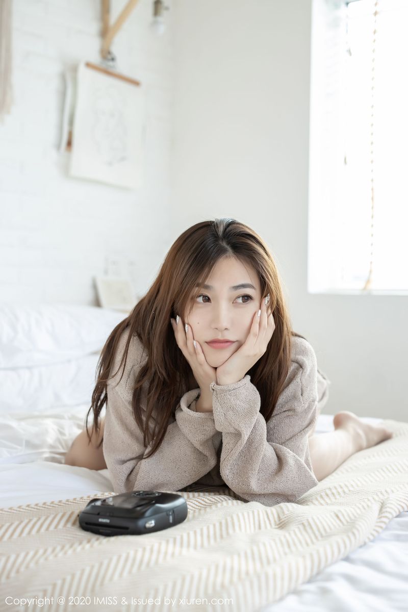 气质女神许诺Sabrina丝袜美腿碎花裙系列写真