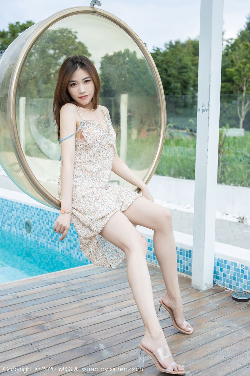 气质女神许诺Sabrina丝袜美腿碎花裙系列写真