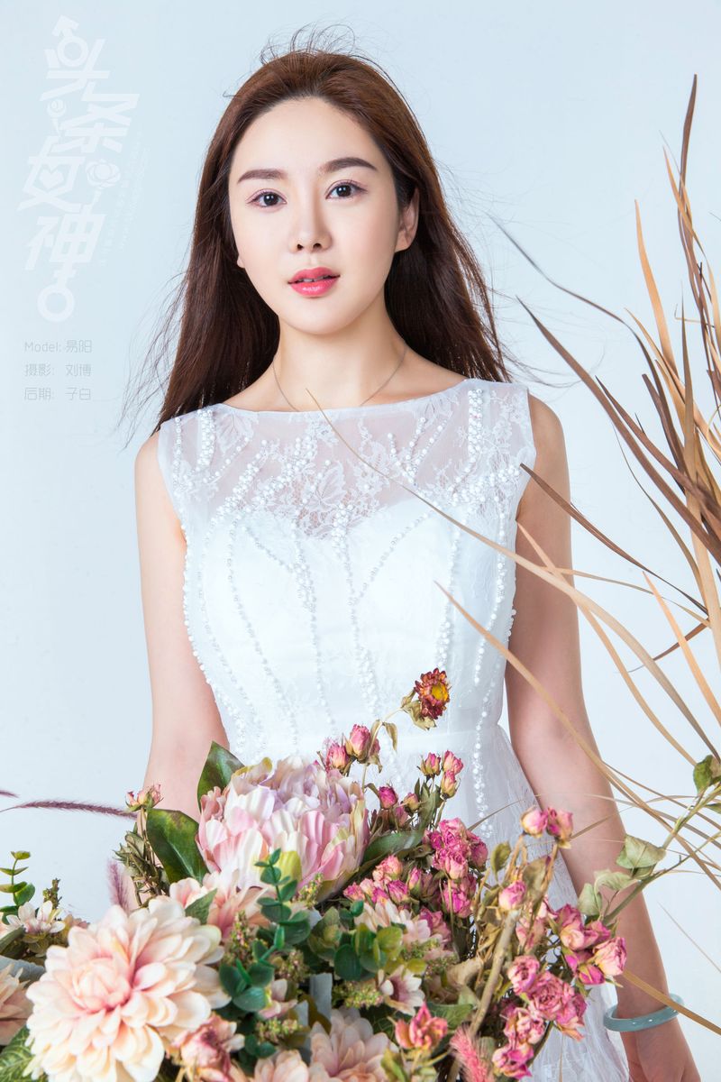 美女模特易阳Silvia《花野仙踪 花踪仙子》写真集