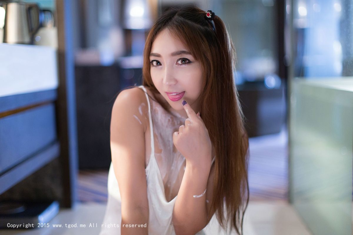 美女模特黄歆苑chobits性感夏日黑丝浴室系列写真
