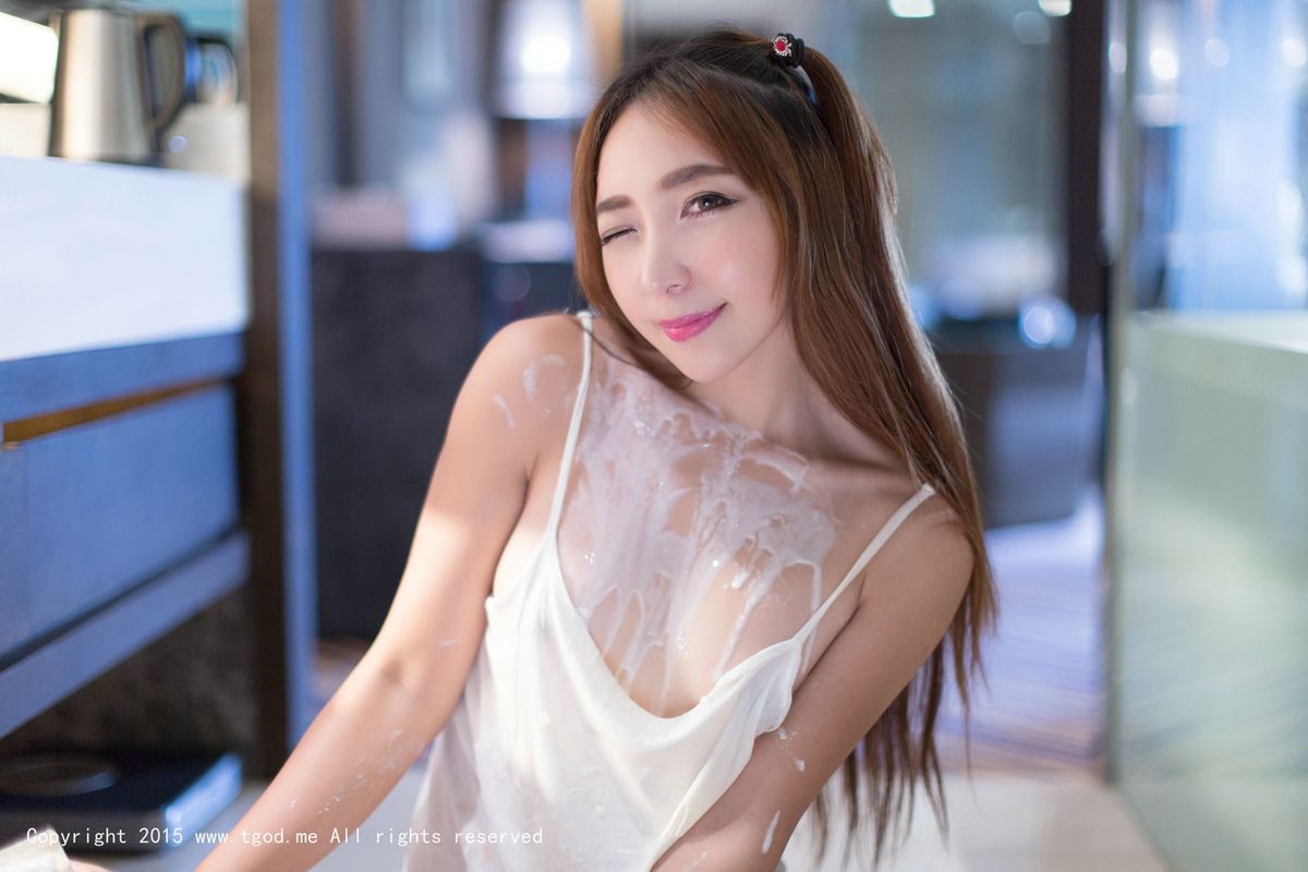 美女模特黄歆苑chobits性感夏日黑丝浴室系列写真