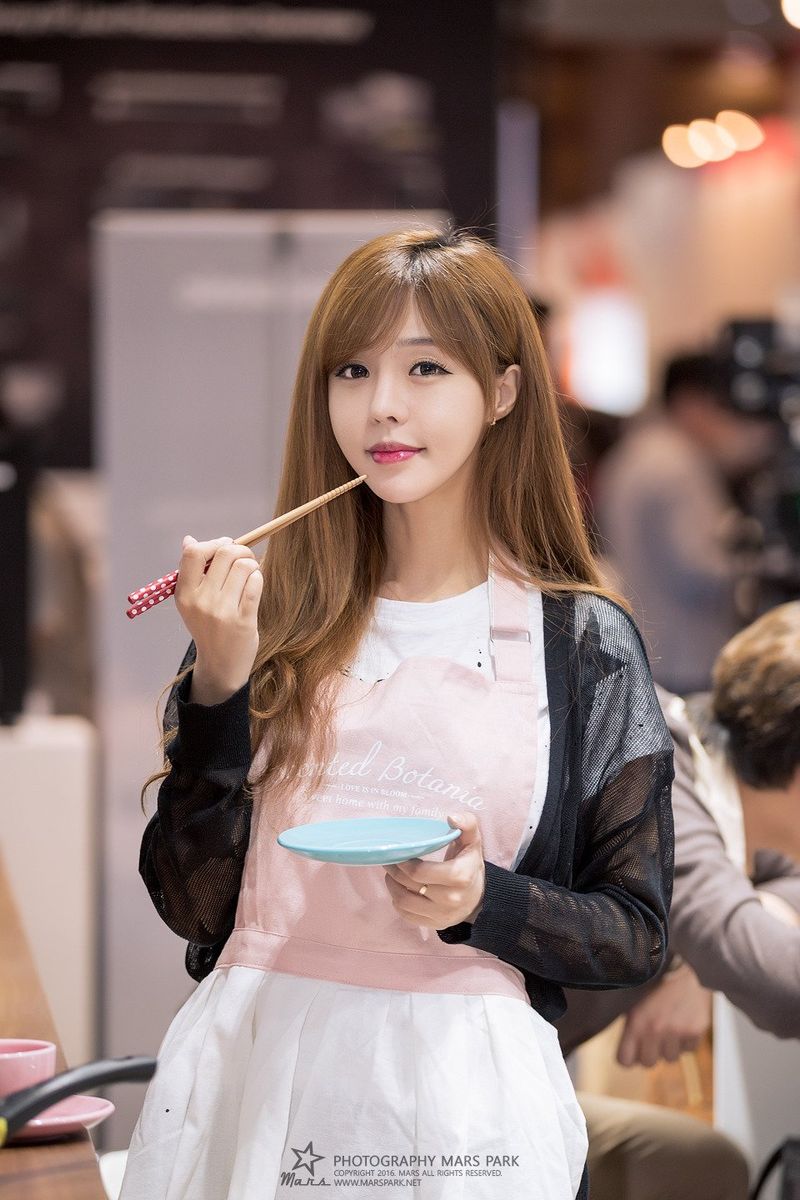 韩国可人儿徐珍儿bunny露脐红色小短裙ShowGirl活动美图
