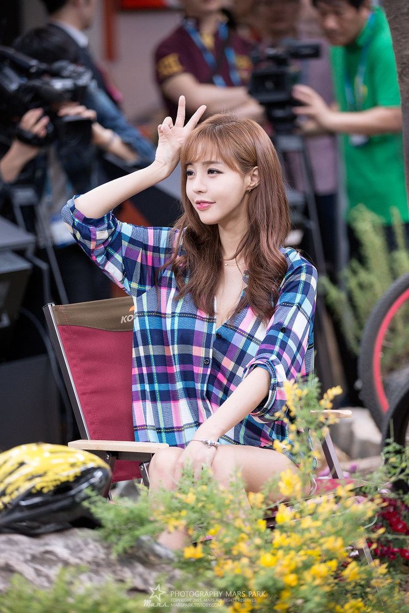 韩国可人儿徐珍儿bunny露脐红色小短裙ShowGirl活动美图