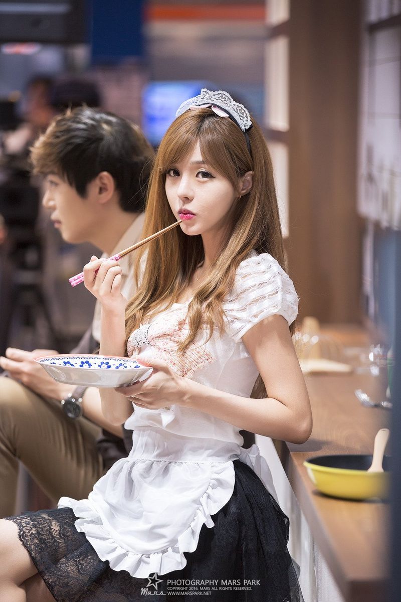 韩国可人儿徐珍儿bunny露脐红色小短裙ShowGirl活动美图