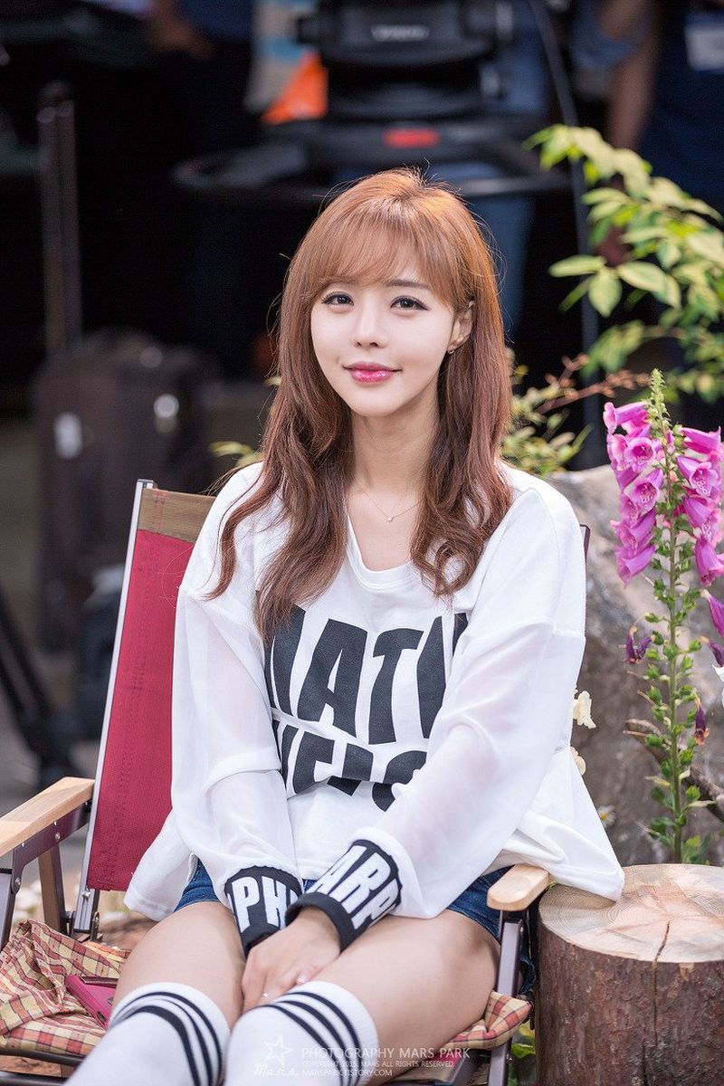 韩国可人儿徐珍儿bunny露脐红色小短裙ShowGirl活动美图