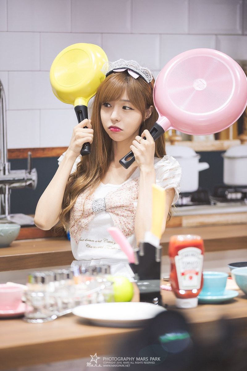 韩国可人儿徐珍儿bunny露脐红色小短裙ShowGirl活动美图