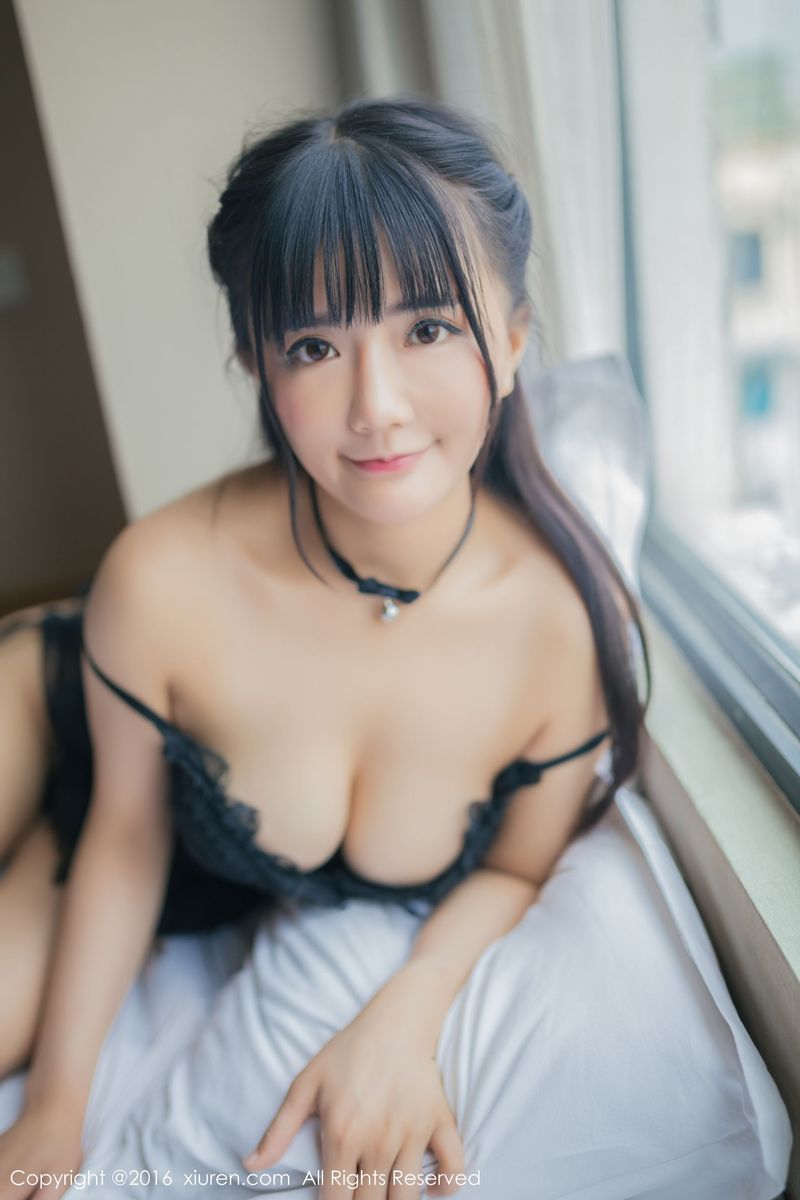 美女模特阿乖Kiddo教室拍摄学生装女仆主题写真