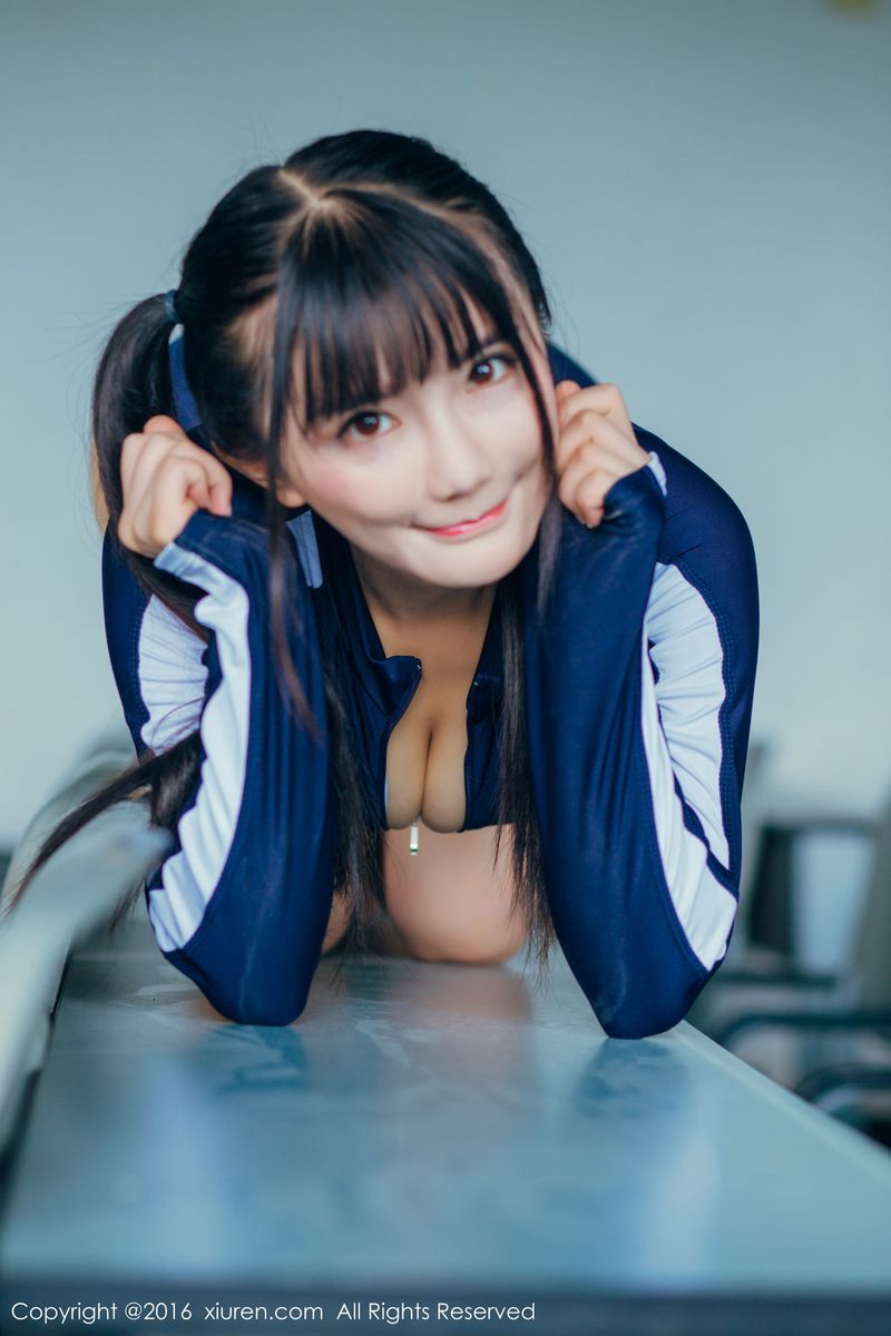 美女模特阿乖Kiddo教室拍摄学生装女仆主题写真