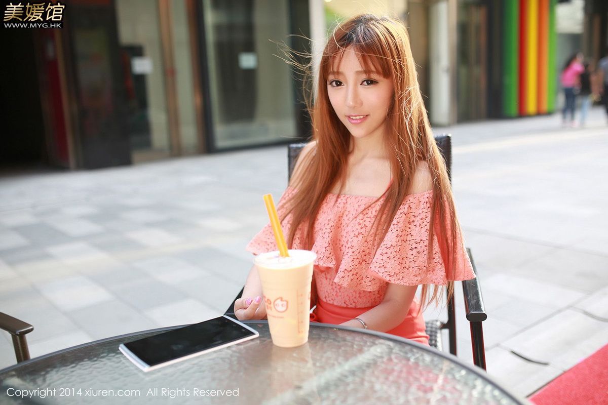清新美女王馨瑶Yanni粉色包臀裙&驰为数码宣传片