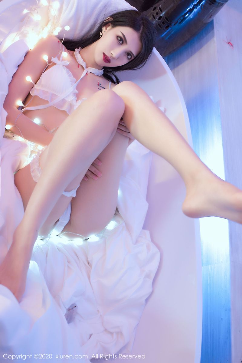 性感女神葛征Model修长美腿浴室束身福利写真