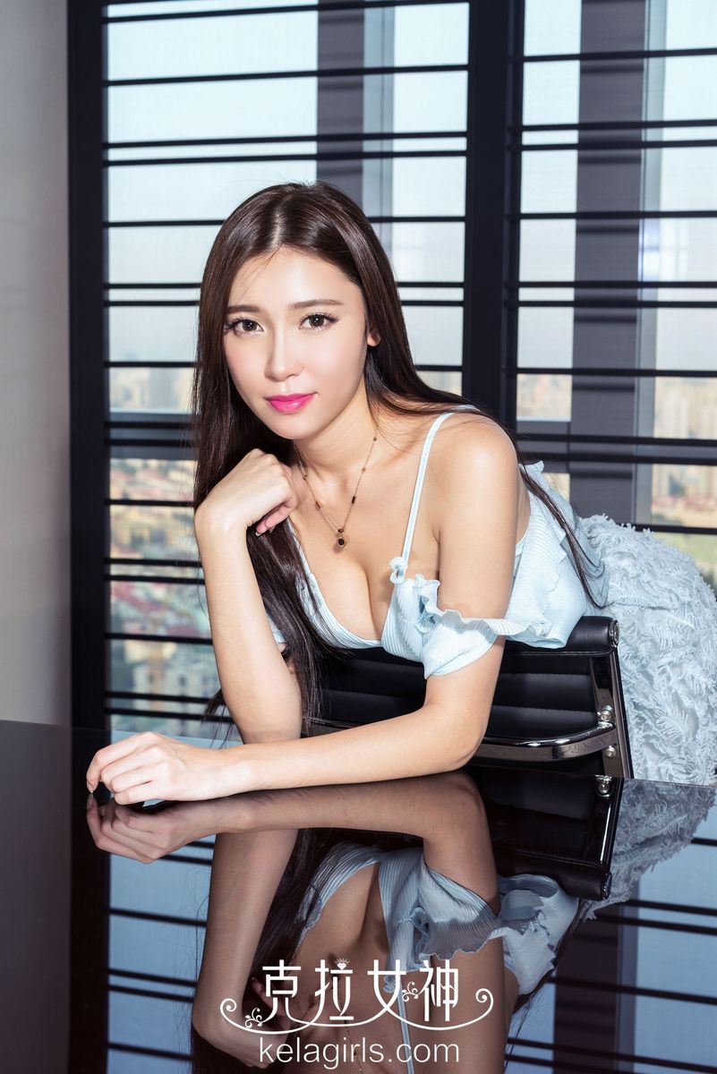 美腿皇后七姑娘Mimo素色长裙粉嫩美腿写真集