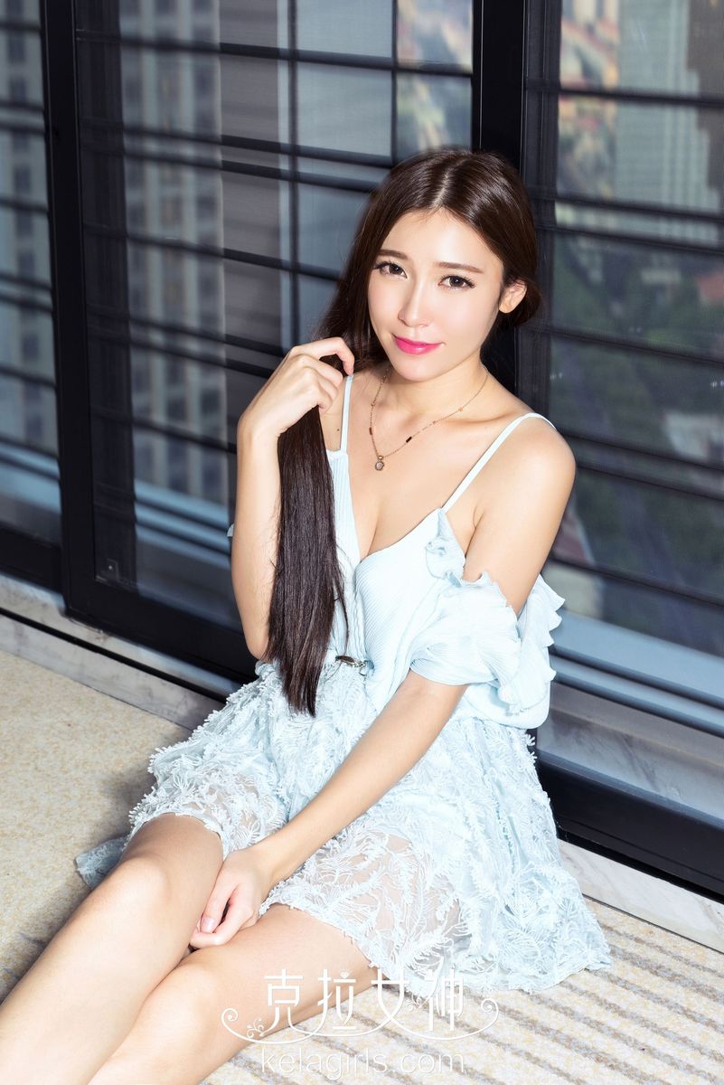 美腿皇后七姑娘Mimo素色长裙粉嫩美腿写真集