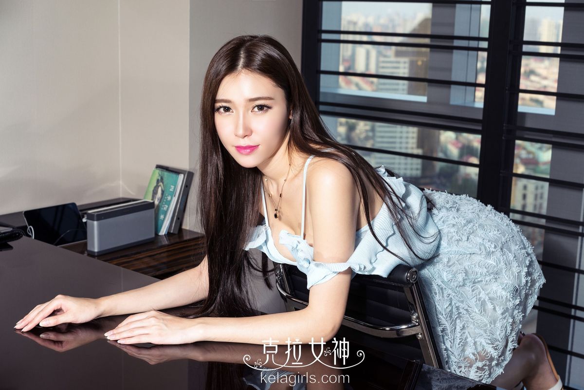 美腿皇后七姑娘Mimo素色长裙粉嫩美腿写真集