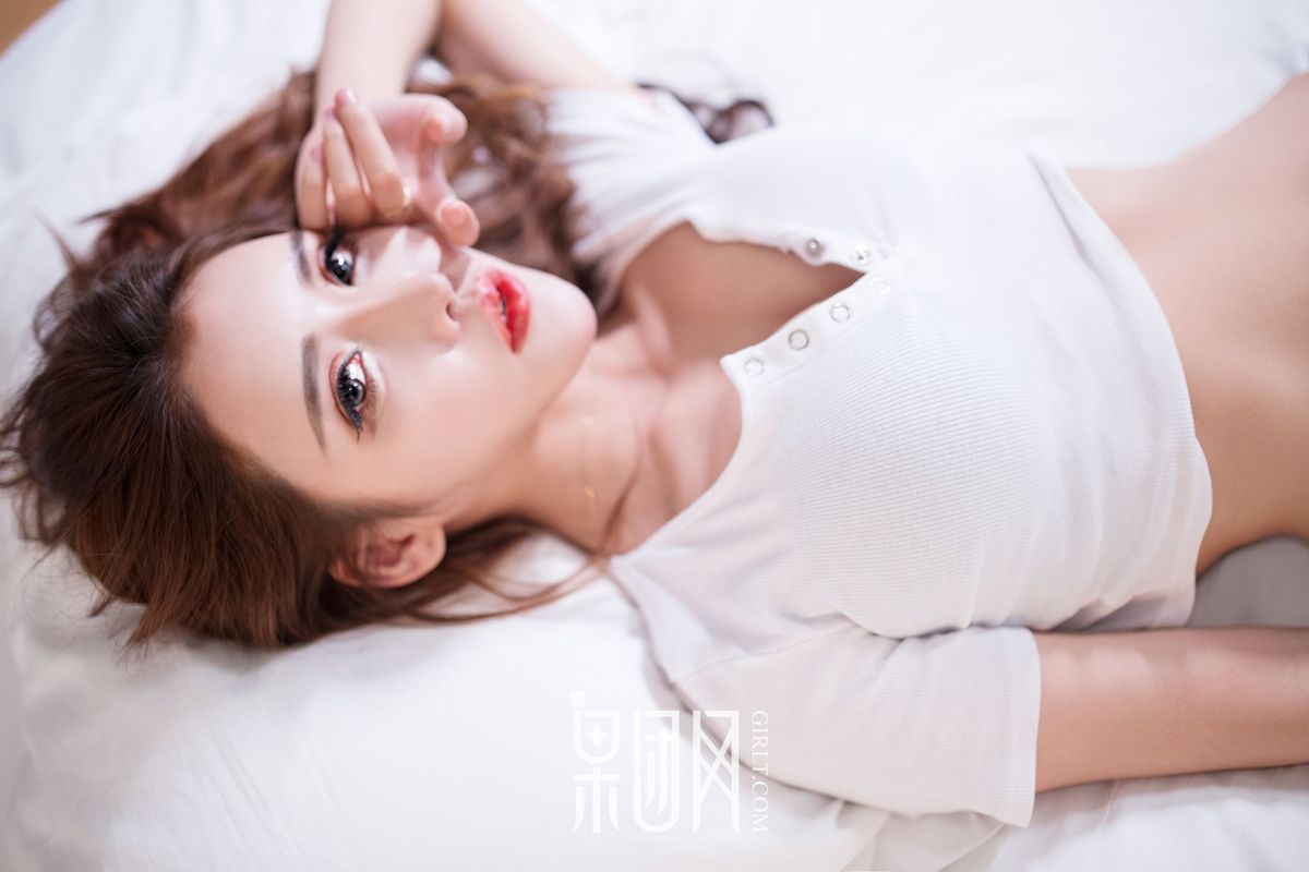 乳神娜娜Lunana_lee完美臀线大秀34D酥胸暧昧写真