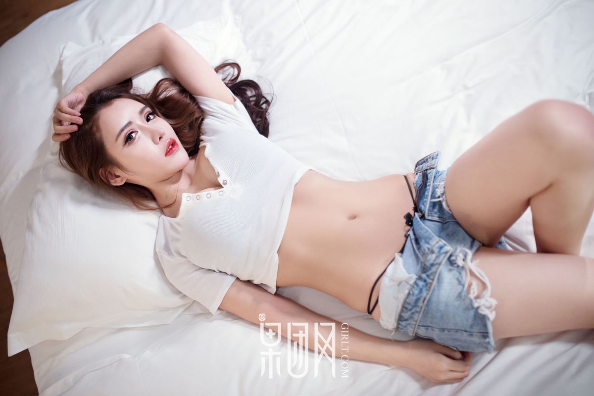 乳神娜娜Lunana_lee完美臀线大秀34D酥胸暧昧写真