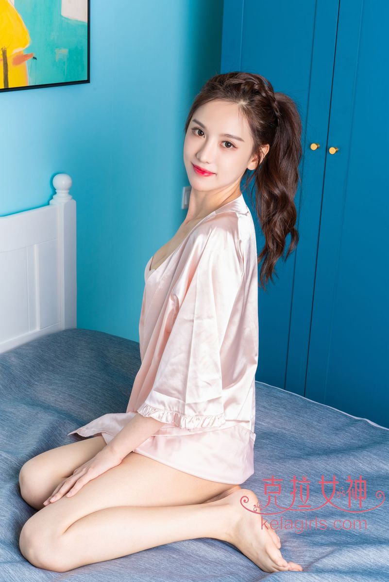 美女模特静宜皆睡袍内衣诱惑怡然自得主题写真