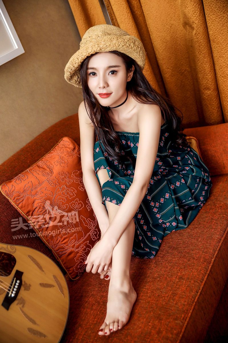 美女模特Maggie浓郁的吉普赛风情性感写真