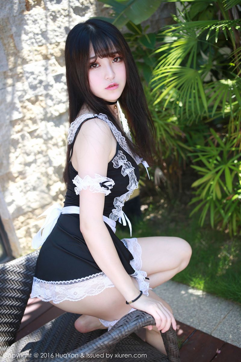 美女模特伊小七MoMo蕾丝女仆装扮三亚写真